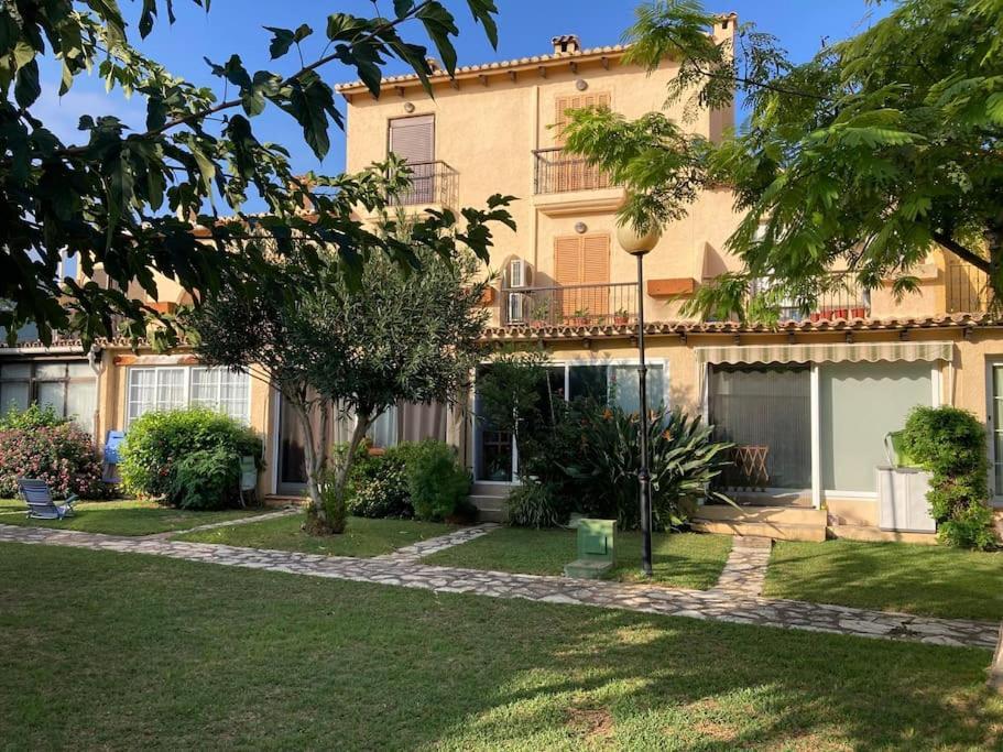 Adosado En Con Gran Jardin Denia