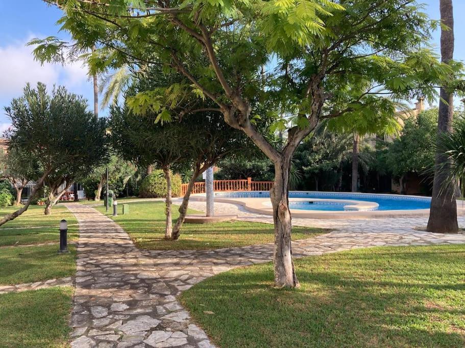 Adosado En Con Gran Jardin Holiday home *